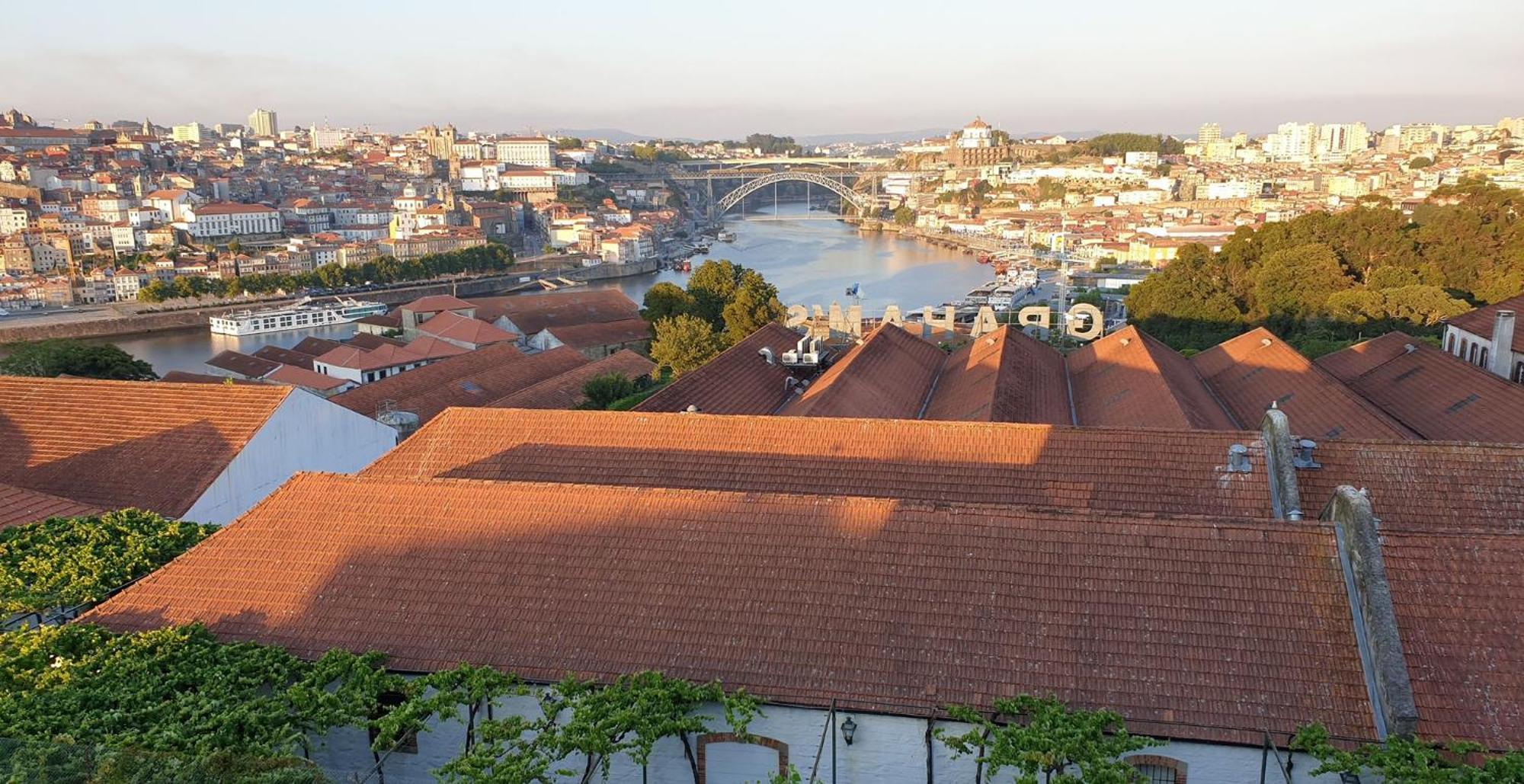 Апартаменты Dourohouse - Luis Bridge Porto Gaia View Вила-Нова-ди-Гая Экстерьер фото